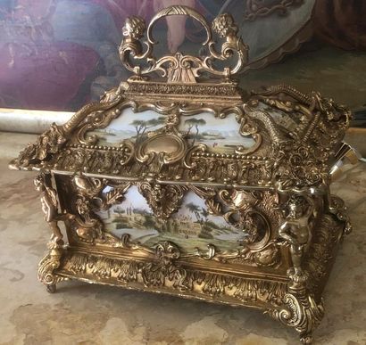 null 
JEWELRY BOX in gilt bronze and porcelain plates with animated landscapes 




Richly...