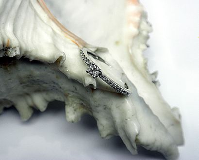 A very nice white gold solitaire set in its...