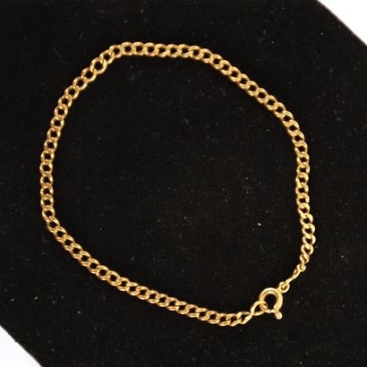 BRACELET WITH CURB CHAIN IN YELLOW GOLD 
L...