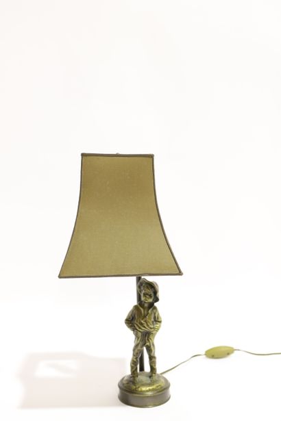 null SMALL BEDSIDE LAMP "GAVROCHE 

Patinated bronze, resting on a circular base

20th...