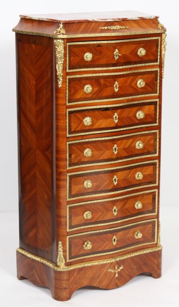 null ELEGANT WEEKLY BOX WITH DOUCINE 

In marquetry of rosewood and amaranth

It...
