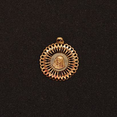 MEDAL PENDANT IN YELLOW GOLD 
Virgin Mary...