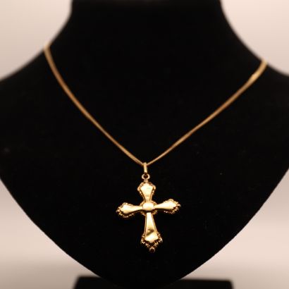 SMALL MEDAL, CROSS PENDANT AND ITS YELLOW...