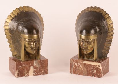 Georges GARREAU PAIRE DE "TÊTE DE CHEF INDIEN" EN BRONZE de Georges GARREAU (852-1943)

Bronze...