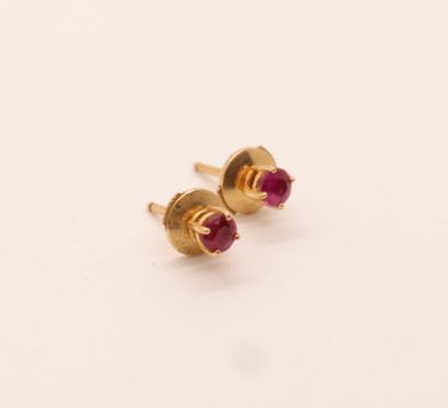PAIR OF YELLOW GOLD EAR STUDS

adorned with...