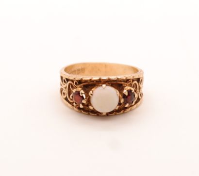 RING IN YELLOW GOLD 375/°°° DECORATED WITH...