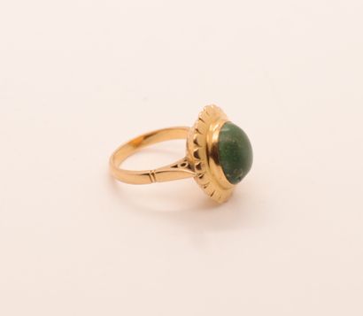 YELLOW GOLD RING IMITATING A FLOWER DECORATED...