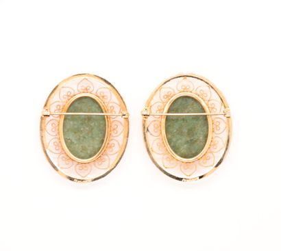 null PAIR OF OVAL PINS IN YELLOW GOLD 12k

Openwork brooches with a green central...