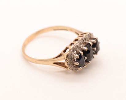 9K GOLD RING SET WITH THREE BLACK NAVETTE...