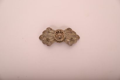 SILVER PLATED METAL BROOCH 

Decorated with...