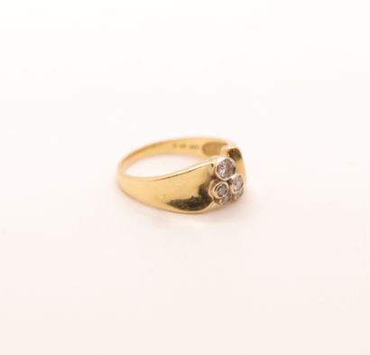 null YELLOW GOLD RING WITH 5 DIAMONDS

Ring with 5 diamonds (the biggest : 0,10 cts...