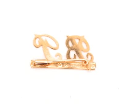 null BROOCH WITH THE INITIALS "BP" IN YELLOW GOLD

L : 26 mm

Pb : 2,1 grs