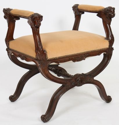 null RARE ITALIAN CURTABLE TABOURET 19th century
In natural wood carved with angel...