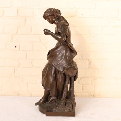 null SCULPTURE "LA FILEUSE" de Mathurin MOREAU (1822-1912)
Bronze à patine brune
Signé...