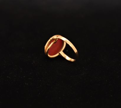 null YELLOW GOLD RING WITH AN OVAL RED CORAL CABOCHON
Tdd : 53
Pb : 3,2 grs mount...