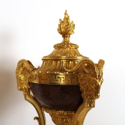 null IMPORTANT PAIR OF CASSOLETTES LOUIS XVI IN GILDED BRONZE AND MARBLE GRIOTTE...