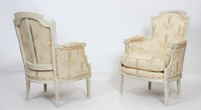 null PAIR OF BERGÈRES LOUIS XVI 
In patinated wood, rounded back with spandrels,...