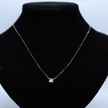 Necklace in white gold 750°/. (18K) 0.90
Decorated...