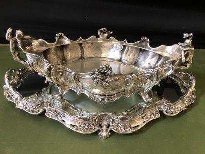 null IMPORTANT TABLE CENTERPIECE LOUIS XV IN SILVER PLATED BRONZE
Composed of a centerpiece...