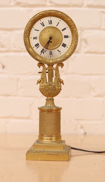 null SMALL CLOCK CHARLES X WITH ONE LIGHT
In gilded bronze with a circular shaft...