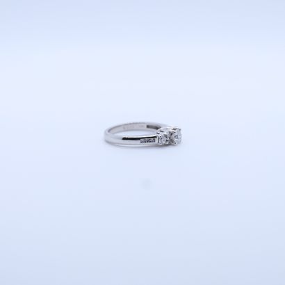 WHITE GOLD RING SET WITH 11 BRILLIANT CUT...