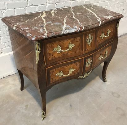 null NICE LITTLE JUMPING CHEST OF DRAWERS WITH CURVED FRONT
In rosewood veneer and...