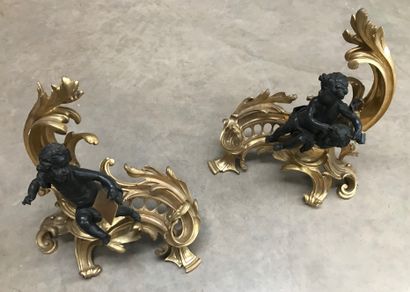 null PAIRE D'IMPORTANTS CHENETS DE CHÂTEAU "ALLÉGORIES DES ARTS" LOUIS XV
En bronze...