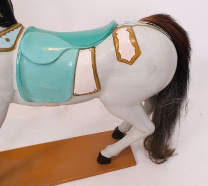 null HORSE OF CAROUSEL IN POLYCHROME LACQUERED WOOD
Resting on a rectangular base.
20th...