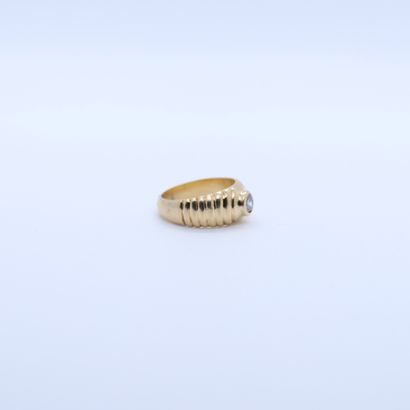 YELLOW GOLD RING SET WITH A 0.4 CARAT BRILLIANT-CUT...