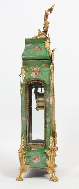 null CARTEL IN GREEN VARNISH MARTIN LOUIS XV 
Composed of a violin-shaped cartel...