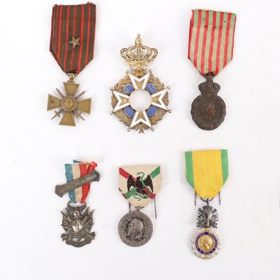 null Lot de 5 médailles militaires et une de l'Ordre du Christ au Portugal en ve...