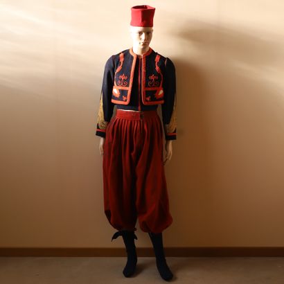 null UNIFORME ZOUAVE 
Mannequin moderne revêtu de la tenue d'un Zouave du 2e régiment...