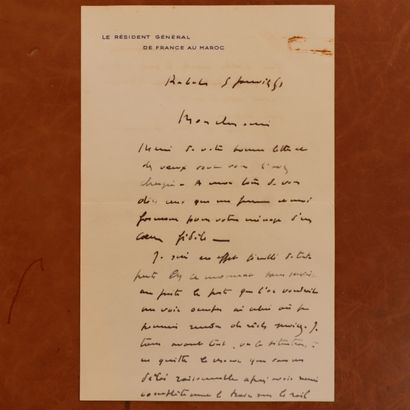 null Lettre signée, datée du 5 janvier 1951 de Alphonse JUIN Résident général au...