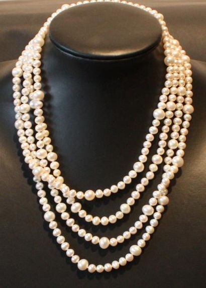 null SAUTOIR Sautoir en perles. L: 200 cm; Diametre des perles: de 6.5 a 8.5 mm