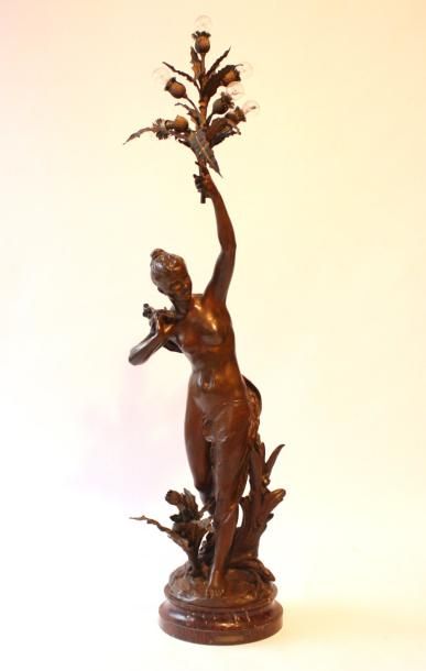 null NYMPHE AUX CHARDONS Exceptionnelle sculpture en bronze, représentant une femme...