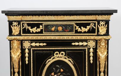 null EXCEPTIONNEL MEUBLE D'APPUI NAPOLEON III Modèle Louis XIV comprenant une porte...