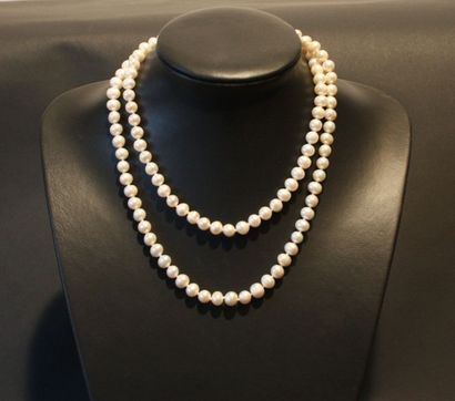 null SAUTOIR EN PERLES

sautoir en perles noué : 7,5 mm

L : 90 cm