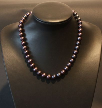 null COLLIER DE PERLES GRISES

perles 10 mm

L : 49 cm