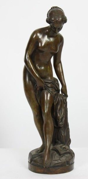null LA BAIGNEUSE DE FALCONET

En bronze à pâtine verte représentant une jeune femme...