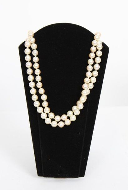 null COLLIER DE PERLES AKOYA

fermoir or, perles de belles qualités 8,5mm ; 82 perles,...