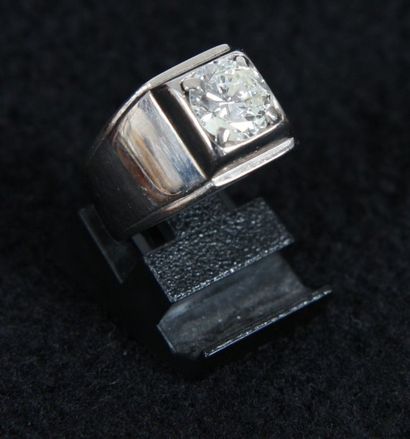 null BAGUE EN OR GRIS ET DIAMANT ISIZ

En platine, diamant : 1,8 carat environ, couleur...