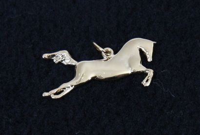 null PENDENTIF "	Horse doré" 

	Doré, cheval Pegasus (3,5cm x1,5cm)