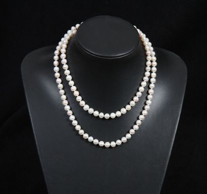 null SAUTOIR EN PERLES

En perles nouées : 7,5 mm

L : 90 cm