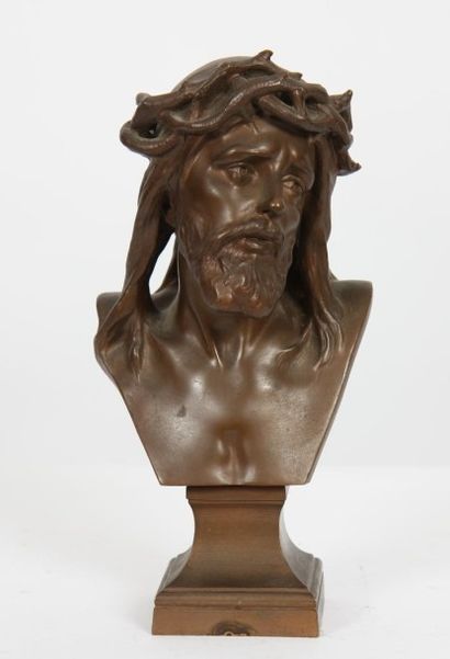null BUSTE DU CHRIST

En bronze à pâtine médaille représentant un buste du christ,...