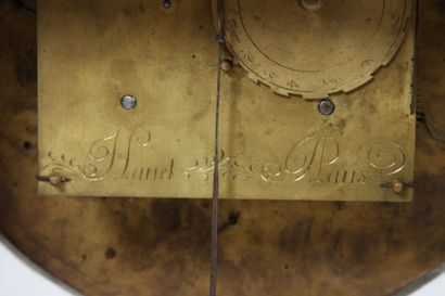 null CARTEL LOUIS XIV

En bois laqué composé d'un cartel orné de motifs en bronze...
