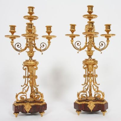 null PAIRE DE CANDELABRES LOUIS XIV

En bronze doré, à décor sculpté de style LXIV....