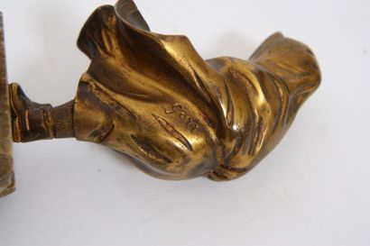 null PAIRE DE CHRYSELEPHANTINE "ENFANTS"

En bronze doré et ivoire, reposant sur...