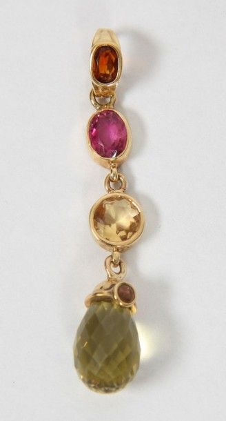 null Pendentif en or jaune 18 K, formant une longue pampille articulée sertie clos...