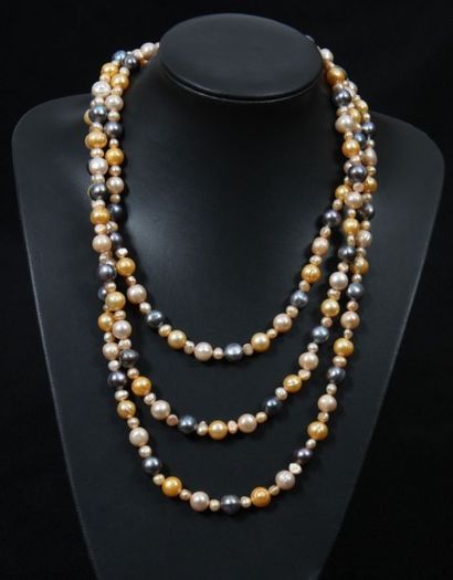 null SAUTOIR EN PERLES TRICOLORES

En perles de tailles 5 et 8 mm

L : 180 cm