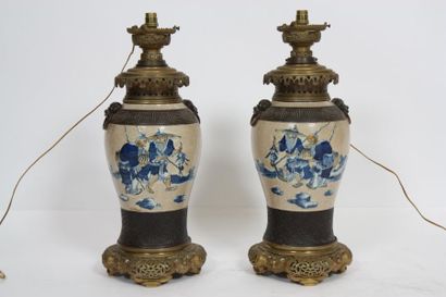 null PAIRE DE VASES CHINOIS MONTES EN LAMPES /PAIR OF CHINESE VASE MOUNTED IN LIGHTS...